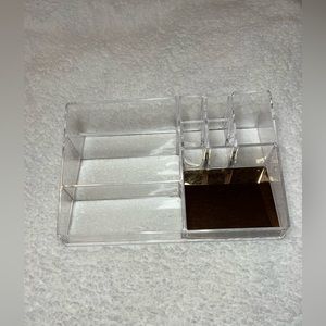 makeup organizer